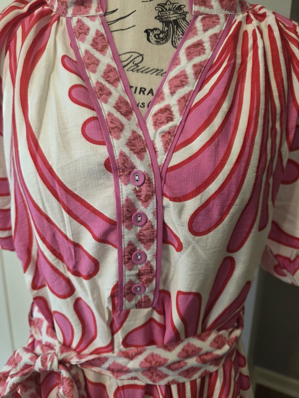 Gorgeous Pink & White Midi Dress with Bold Floral Print-NWT - Picture 4 of 16